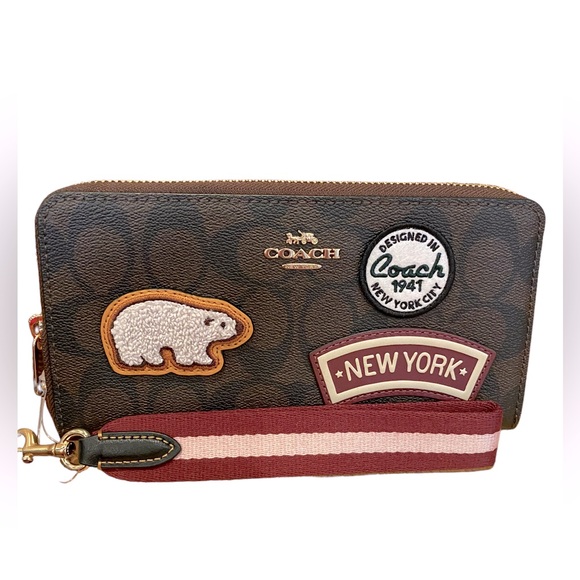 NWT Coach Long Zip Around Wallet In Signature Canvas With Ski Patches - Picture 1 of 4